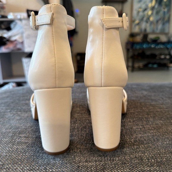 Ankis Elegant Off White Ankle Strap Platform Block 4 in Heels closed Toe Pump - Picture 3 of 7